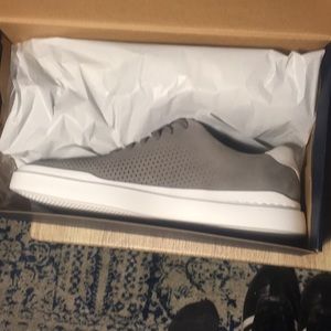Cole haan classy sneakers